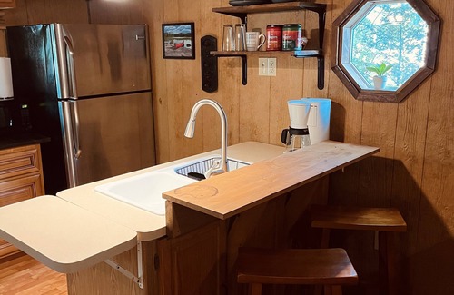 Grand Rivers Cabin | Cozy Mulberry Cabin retreat for two at KY Lake