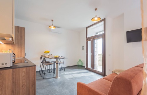 Azzano Apartment | Cozy Nest on the lake
