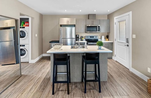 Saanich West Apartment | Cozy Nook on Pullet Place