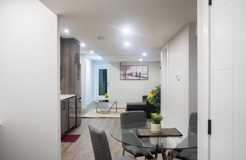 Calgary House | Cozy NW Calgary Suite—Private, Modern, Family & Pet Friendly