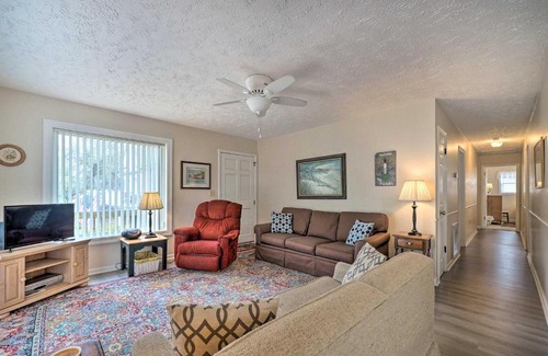 Yaupon Beach House | Cozy Oak Island House Less Than 1 Mi to Beaches!