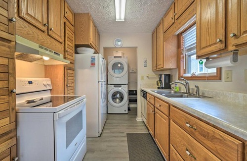 Yaupon Beach House | Cozy Oak Island House Less Than 1 Mi to Beaches!