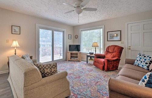Yaupon Beach House | Cozy Oak Island House Less Than 1 Mi to Beaches!