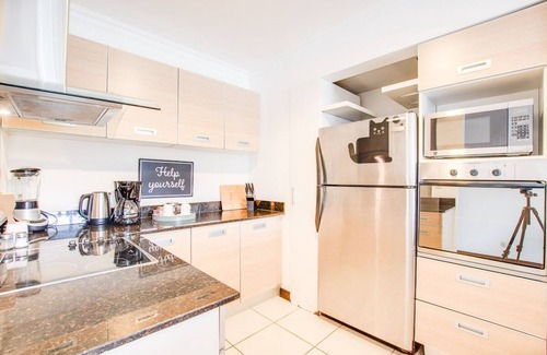 Santa Ana Apartment | Cozy Oasis:resort like swimming pool, Gym, Air condition, balcony with nice view