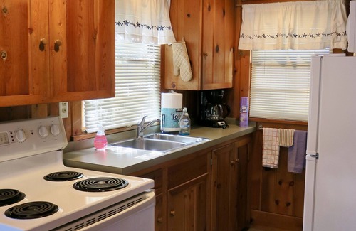 Onekama Cottage | Cozy One Bedroom Cottage Across From Portage Lake & Steps From Lake Michigan
