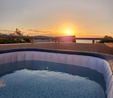 Calodyne House | Cozy pavillon with private jacuzzi on rooftop terrace - Jolly's Rock