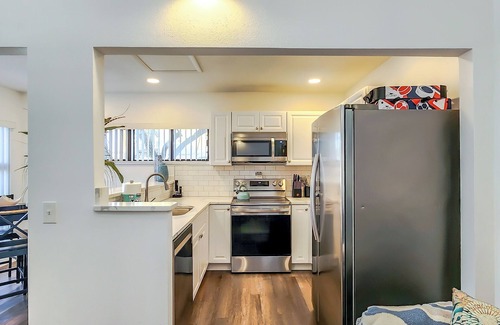 Seminole House | Cozy , Pet Friendly 2 Bedroom/1 Bathroom, Just 5 minutes from the Beach!