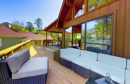 Big Creek House | Cozy Pet-Friendly 4BR | Fireplace, Patio and BBQ