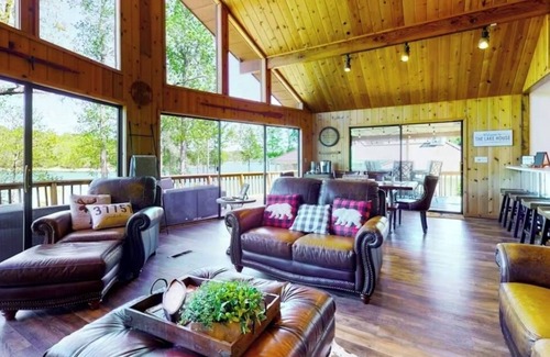 Big Creek House | Cozy Pet-Friendly 4BR | Fireplace, Patio and BBQ