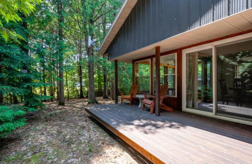 South Bruce Peninsula House | Cozy Pet Friendly Getaway W Fireplace