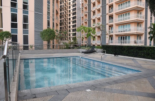 Pinagsama Condo | Cozy, pet friendly studio, private access to Venice Grand Canal Mall, near BGC