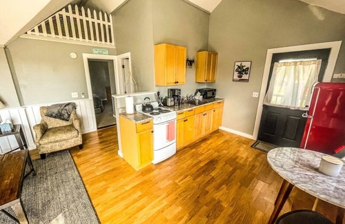 Salsbury Cove House | Cozy Pond Side Cottage in Bar Harbor! [The "Nook"]