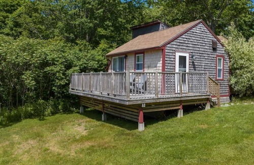 Salsbury Cove House | Cozy Pond Side Cottage in Bar Harbor! [The "Nook"]