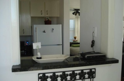 North University Condo | Cozy Pristine Sanitized Ideally Located w/Covered Parking