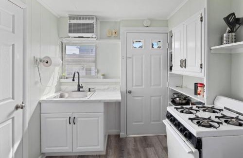 Wildwood Apartment | Cozy Private apt blocks from Beach Boardwalk 4