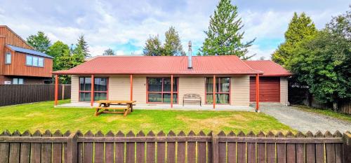 Hanmer Springs House | Cozy, Private Central Location