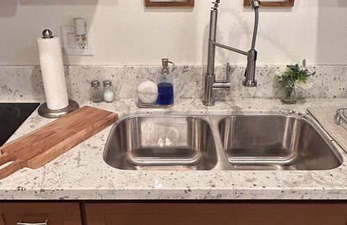 Bakersfield Apartment | Cozy, private full Guesthouse in Bakersfield, CA