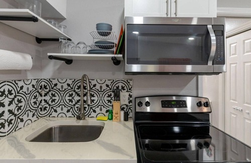 St. Petersburg - Clearwater Apartment | Cozy & Private Studio w/Outdoor Deck