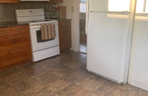 Back Cove House | Cozy, Quiet and Convenient