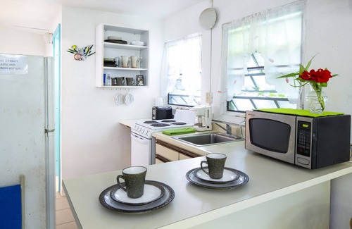 Contant Farms Apartment | Cozy, quiet, and safe Studio Apartment - 5 minute walk to Cruz Bay!