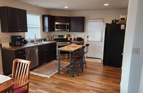 Laurel House | Cozy, quiet, comfortable 3br house, across from the Laurel High School.