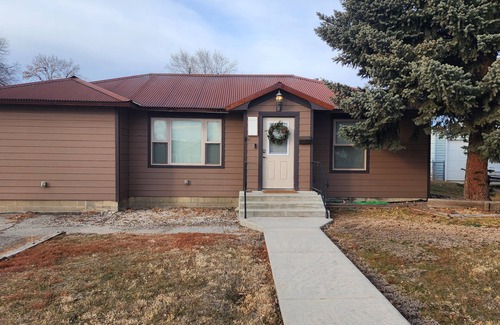Laurel House | Cozy, quiet, comfortable 3br house, across from the Laurel High School.