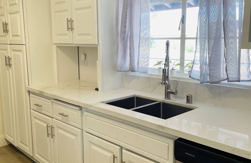 Beverly Green House | Cozy quiet home near the the strip