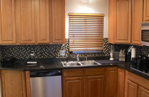 Drayton Plains House | Cozy Ranch