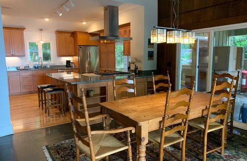 Denver House | Cozy Ranch w/Private beach, big views, sleeps 10, & boat on site!
