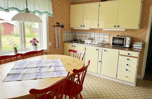 Gullringen Ski Chalet | Cozy red cottage in the countryside outside Vimmerby I SE05038