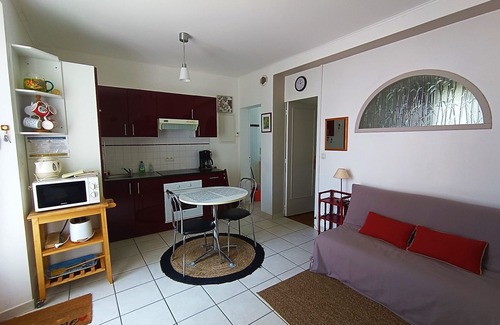 Saint-Omer-de-Blain Cottage | Cozy Renovated Cottage Near Nantes Canal with Private Garden and Bikes