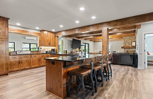Ray County House | Cozy retreat on small acreage, 10 minutes from Excelsior Springs!