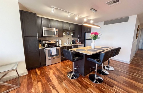 Downtown Dallas Apartment | Cozy Retreat with Rooftop Pool, Parking, and Spacious Comfort