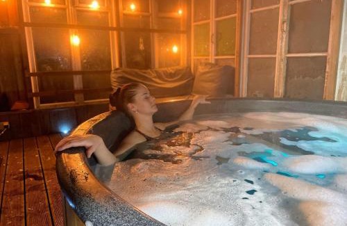 Parnu House | Cozy River House with hot tub
