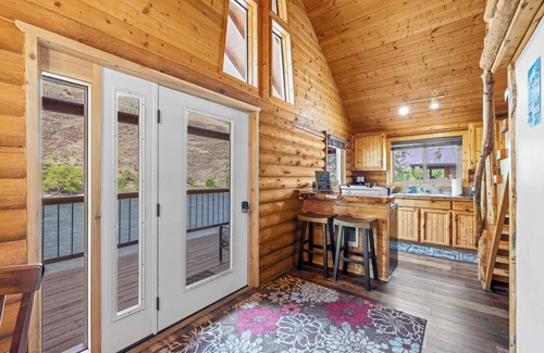 White Bird Cabin | Cozy Riverfront Cabin, Full Kitchen, Sandy Beach Area, Pet Friendly!