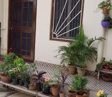 Sindhi Camp House | Cozy Room Close to Attractions