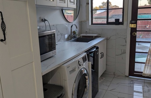 Melton West House | Cozy room in large home pvt bath, w/wifi, AC, parkng/hiking trails, shpping mall