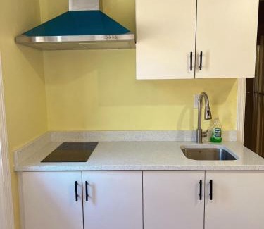 Guildford House | Cozy Room in Quiet Community Near Shopping Mall