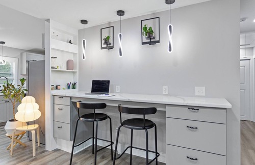 Gresham Park House | Cozy Room │ King Bed │ Near Downtown & Airport