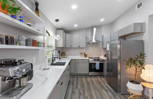 Gresham Park House | Cozy Room │ King Bed │ Near Downtown & Airport