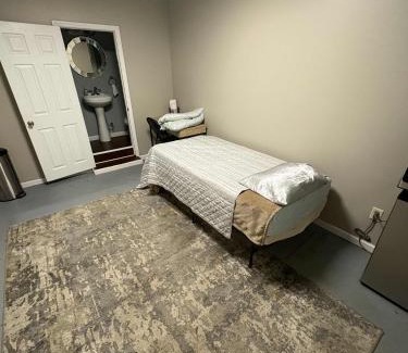 Hendersonville Hotel | Cozy Room Near Downtown Hendersonville