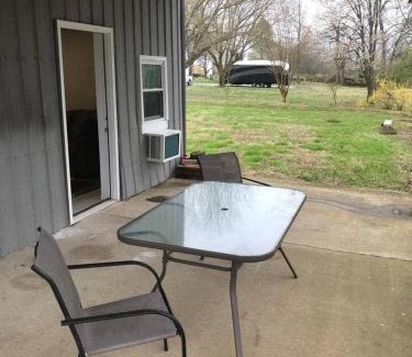 Hendersonville Hotel | Cozy Room Near Downtown Hendersonville