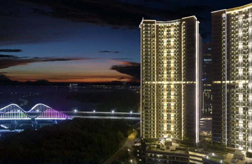 Pantai Indah Kapuk Apartment | Cozy Room with large Outdoor Pool - 15 minutes drive from Airport