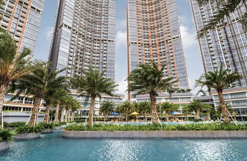 Pantai Indah Kapuk Apartment | Cozy Room with large Outdoor Pool - 15 minutes drive from Airport
