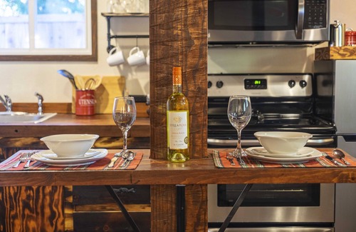 Ariel House | Cozy Rustic Getaway with Year-Round Recreation