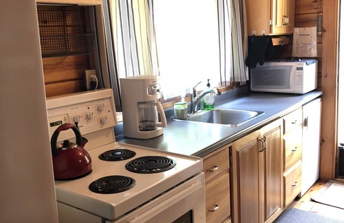 The Archipelago Cottage | Cozy Rustic Waterfront Cottage on Georgian Bay (near Pointe Au Baril/Parry Sound)