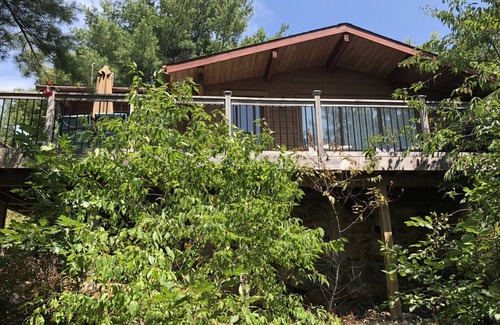The Archipelago Cottage | Cozy Rustic Waterfront Cottage on Georgian Bay (near Pointe Au Baril/Parry Sound)