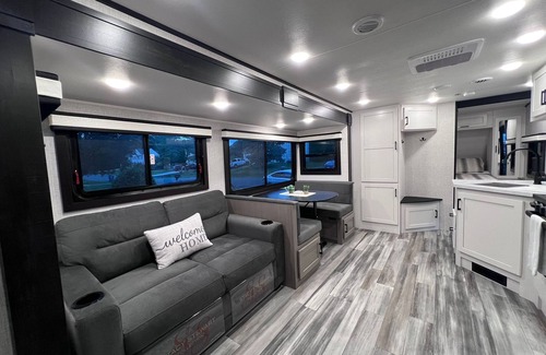 Stafford House | Cozy RV in Wonderful Stafford with AC, WiFi. Fully equipped!
