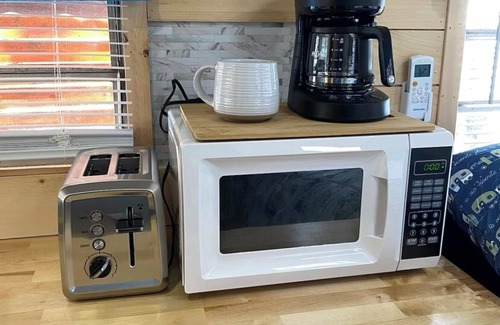 Northwood House | Cozy RV in Wonderful Northwood with AC, WiFi, Kayaks & canoe!