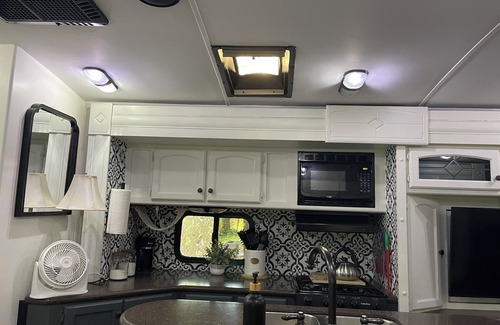 Wheeler House | Cozy RV with 1 bedroom extra bed ,in charming Porter 4 miles away from the lake
